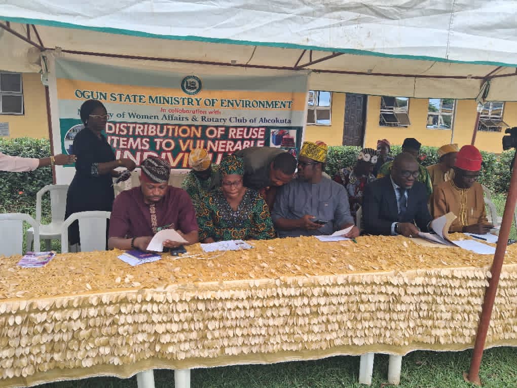 OGSG TAKES WASTE MANAGEMENT INITIATIVE TO IPOKIA LOCAL GOVERNMENT, DISTRIBUTES RENEW AND REUSE MATERIALS TO RESIDENTS